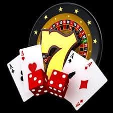 Người dùng Việt Nam đang chơi game slot trên điện thoại di động